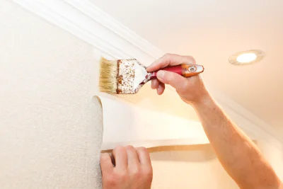 Pose de papier peint à Crécy-Couvé — revêtements muraux et toiles de verre